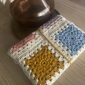 Bolso "Granny Square" Artesanal – Estilo Boho Chic